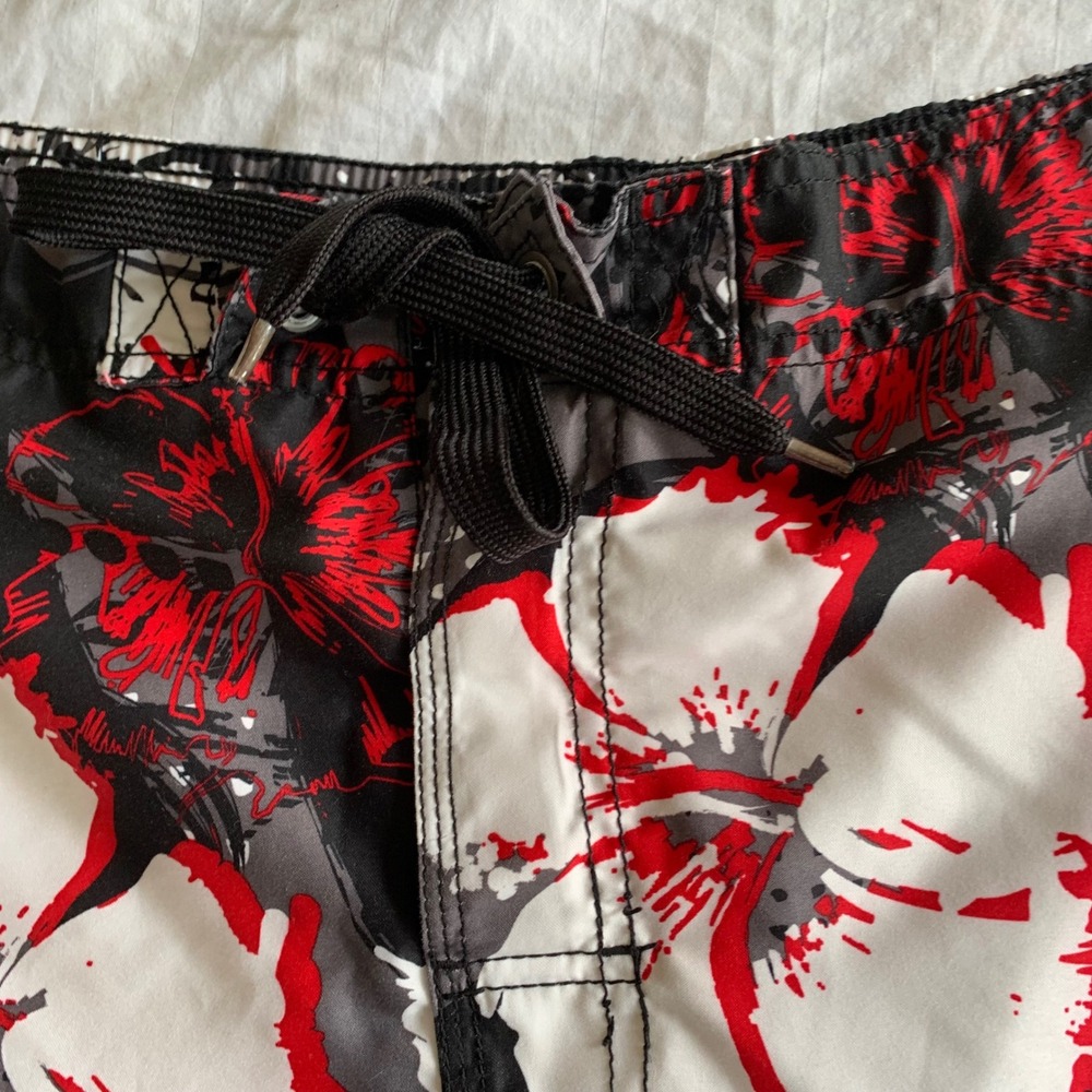 OP Size L Board Shorts Black Red White Hibiscus Floral Mesh Lined Cargo Trunks - Picture 5 of 8